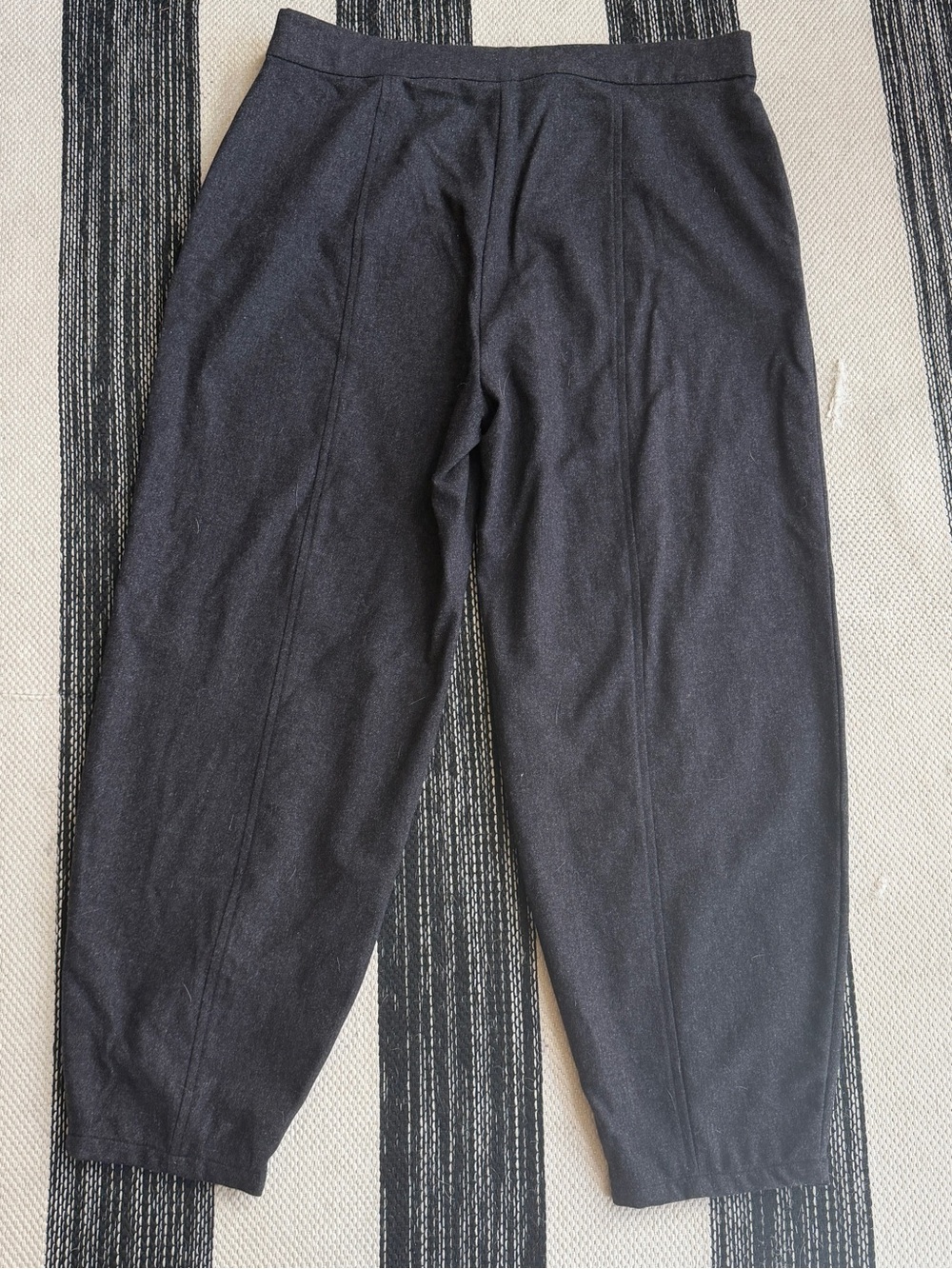 Eileen Fisher Women's Charcoal Gray Pleated Virgin Wool Ankle Lantern Pants Sz L - Picture 4 of 13